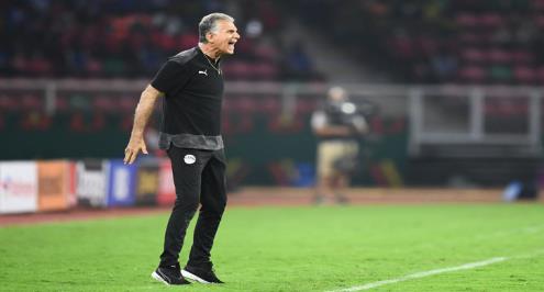 "تسببوا في انتحار مساعدي".. كيروش يهاجم الاتحاد الكولومبي